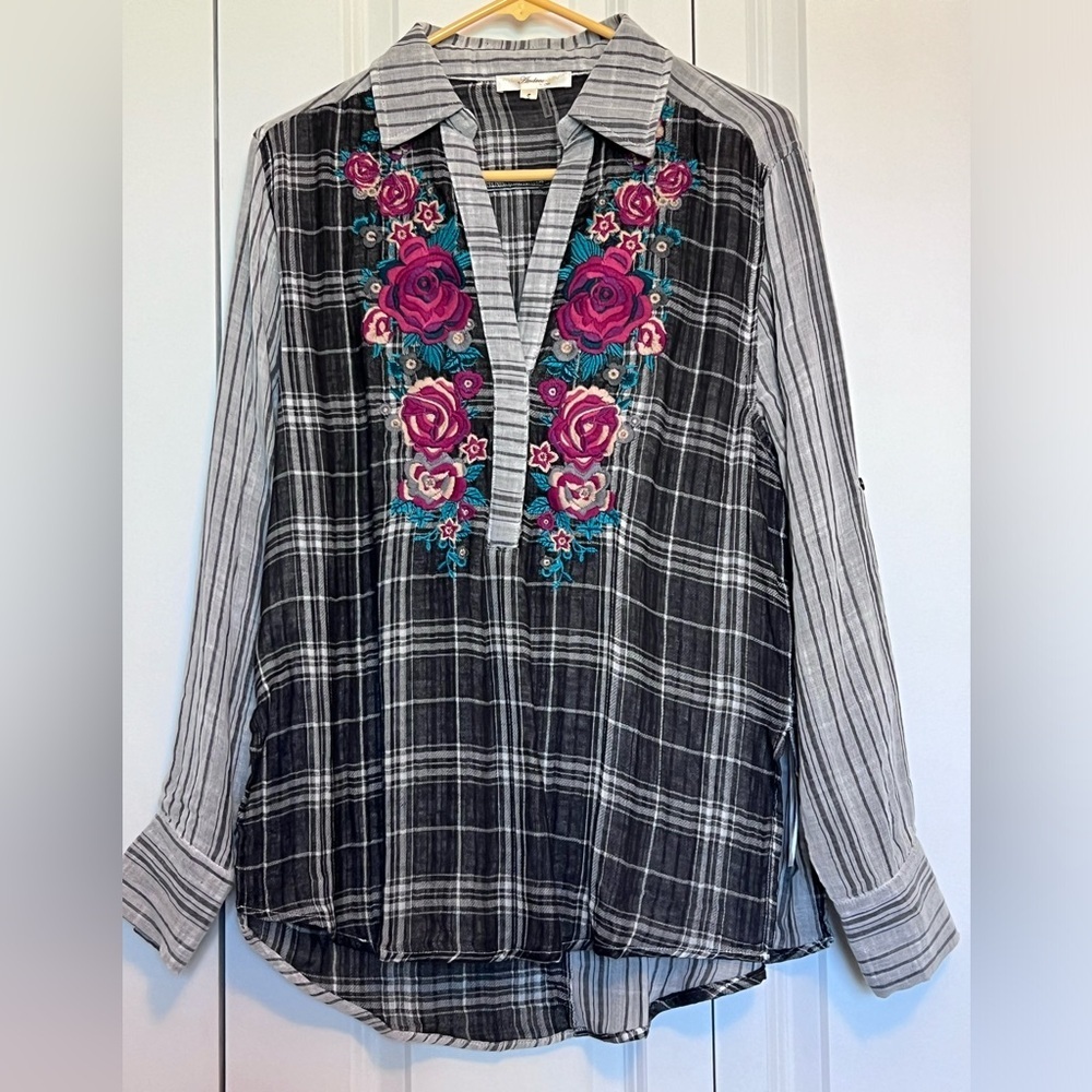 Andree by Unit top